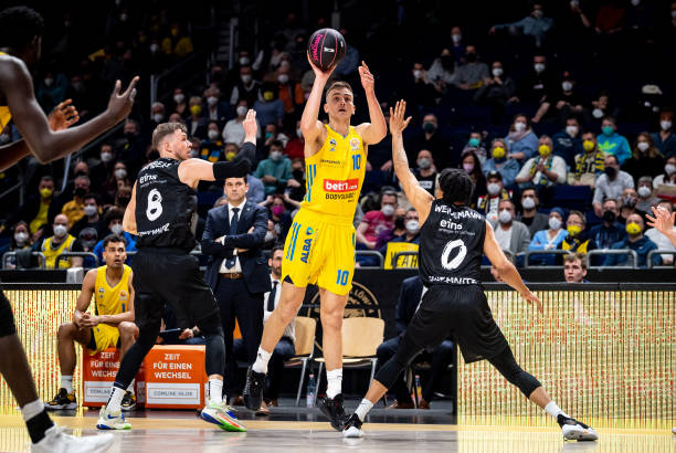 冲击篮筐的 冲击篮筐的