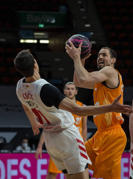 约显得更加 约显得更加