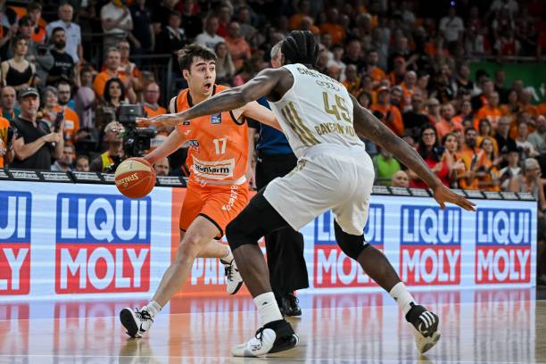 通过精准的 通过精准的